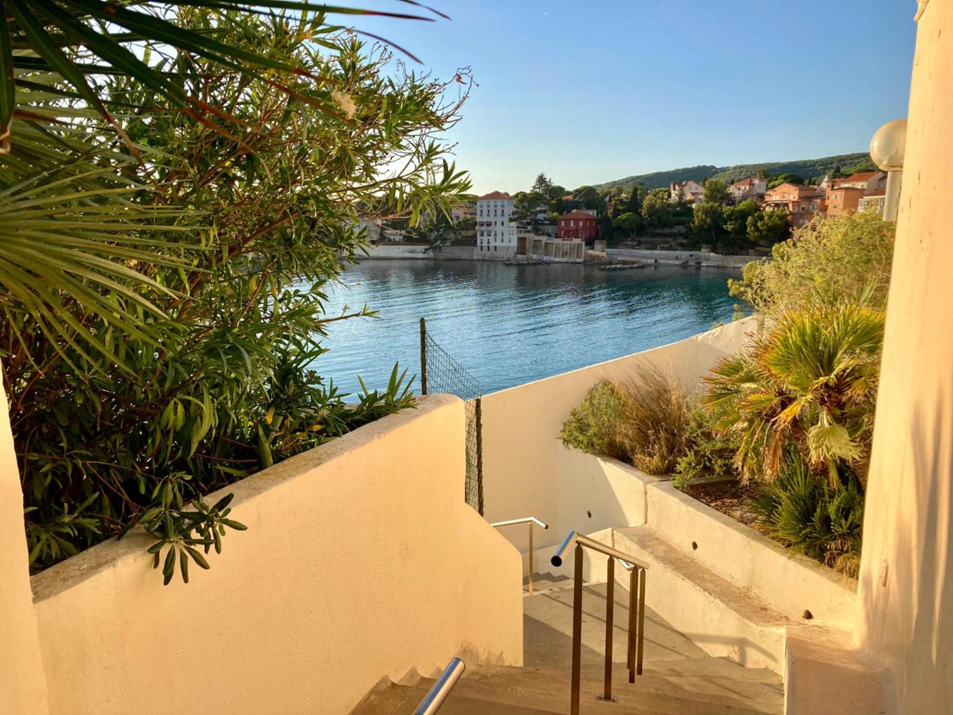 Appartement Coup De Coeur Centre Village Et Plage Climatise 3 Etoiles Terra Cigala Бандол Екстериор снимка